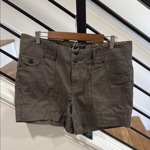 Dictionary Blair utility shorts. 97% cotton/3% Spandex. Size 14. Barely worn.
